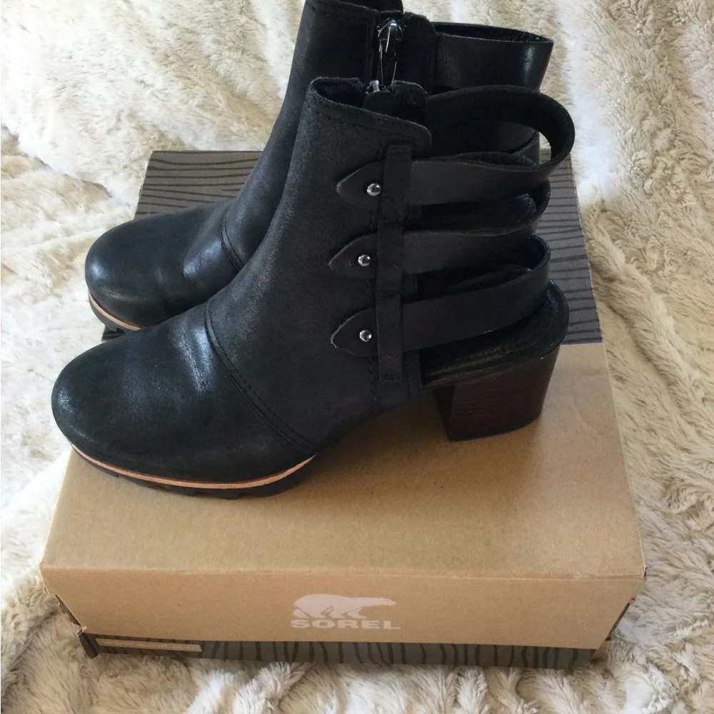 Sorel boots - Picture 1 of 7